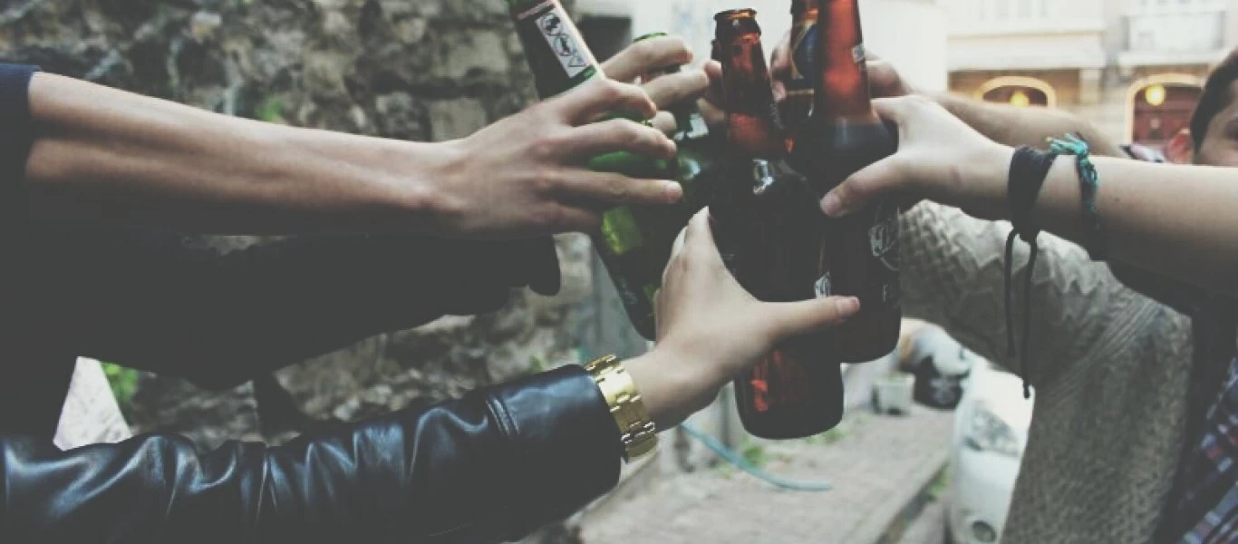 Εννιά κόλπο για να πίνεις όλο το βράδυ αλλά να παραμένεις «νηφάλιος»